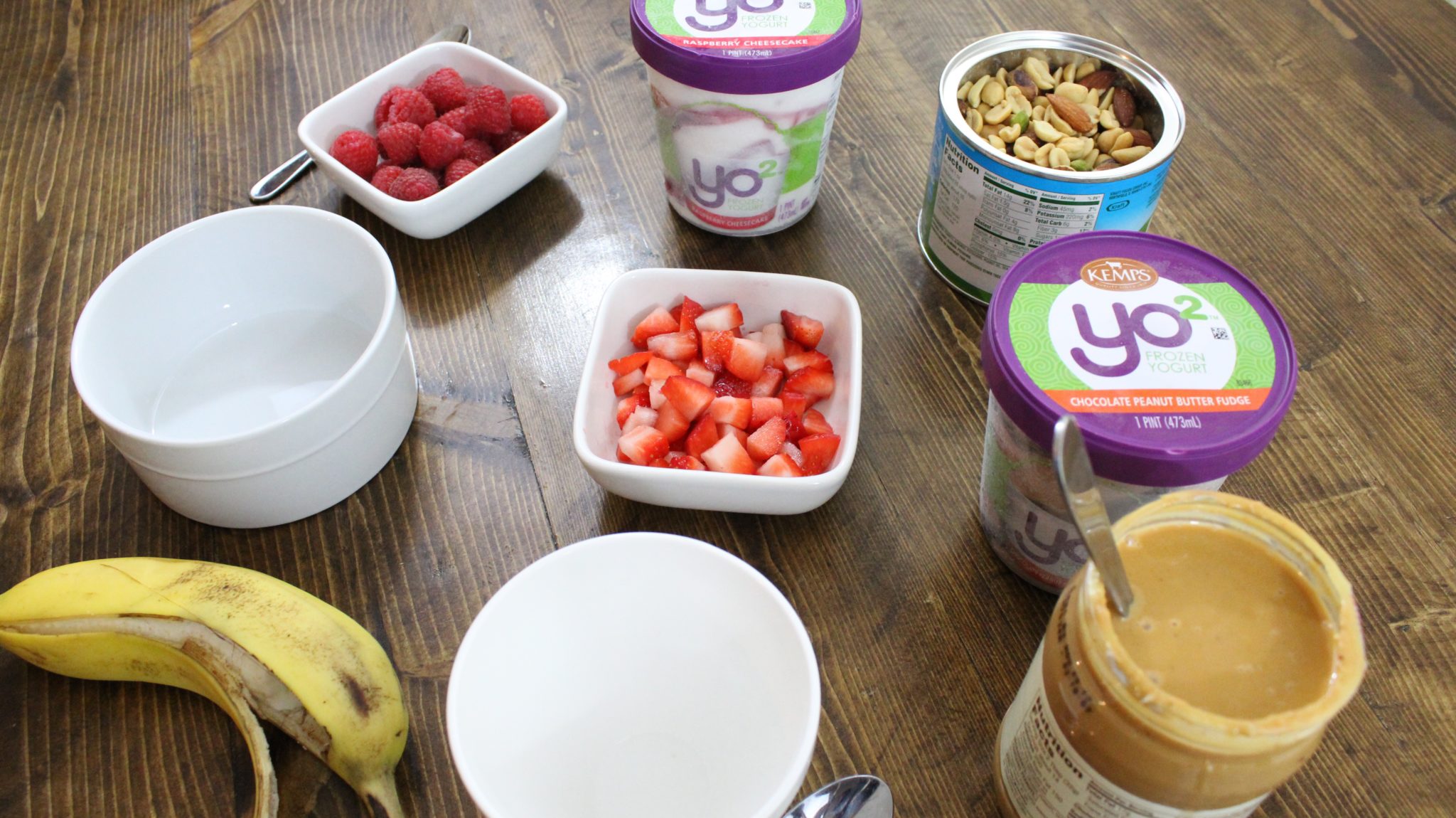 Practicing Self-Care and Indulging in a Guilt-Free Treat with Kemps Yo². #ad #it'sthecows #Yo2, chocolate peanut butter frozen yogurt, healthy ice cream sundae bar. Grab your $1 coupon here > https://ooh.li/33ed79c